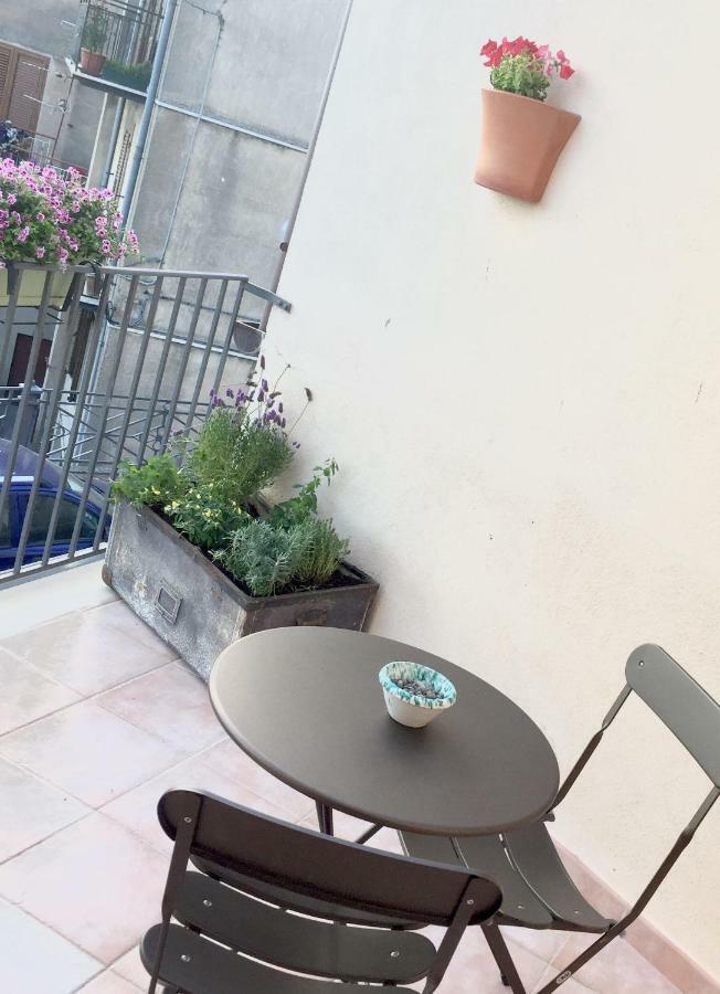 La Casa Di Ro Bed & Breakfast เปตราเลีย ซอตตานา ภายนอก รูปภาพ