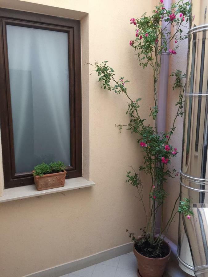 La Casa Di Ro Bed & Breakfast เปตราเลีย ซอตตานา ภายนอก รูปภาพ